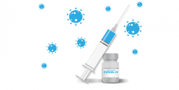 Strzykawka i ampułka ze szczepionką przeciwko COVID-19