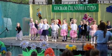 Występ dzieci przedszkolnych podczas Festynu Rodzinnego