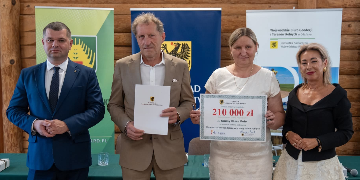 Zdjęcie z podpisania umowy